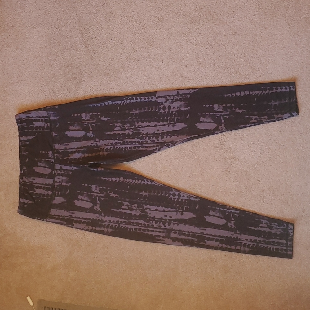Danskin size Large workout pants black/gray batik print
